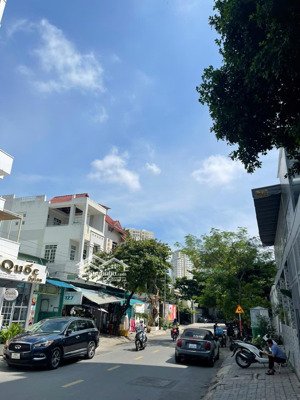 nhà 2 mặt tiền đường quốc hương, quận 2. dt 10,5mx33m. công nhận 365,3m2. pháp lý sạch