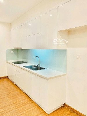 bql gửi cho thuê các ch vinhomes skylate 3pn 110m2 giá 39tr đẹp còn nhìu căn nữa alo em 