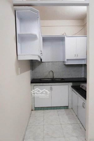 cho thuê căn hộ, diện tích 45m2, ngay trung tâm quận phú nhuận, điện nước giá nhà nước.