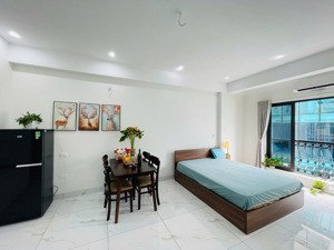 tòa nhà riêng đê la thành 8 tầng thang máy, 20m ra mặt phố, 12 phòng/kk, dt 70 tr/th, giá 15.8 tỷ