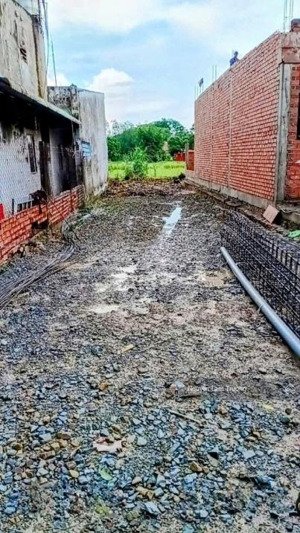 bà chủ cần bán miếng đất tại xã bà điểm, hóc môn, dt 120m2 sổ hồng riêng giá 790 triệu full thổ