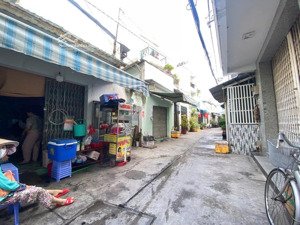 bán nhà trọ hxh trương phước phan chỉ 60 triệu/m2 5m x 21m (105m2) nhà cấp 4 gác lửng 4 phòng