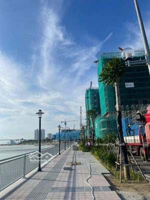 khách cần ra hàng căn 1pn+ tầng cao view biển giá tốt sun symphony đà nẵng. tt vay ân hạn tới t2.27