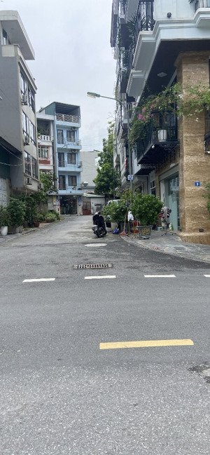 chạm mặt hàng đẹp nhất ngọc thụy 96.3m2, vỉa hè 2 ô tô, kinh doanh hiếm có mt rộng - 19 tỷ