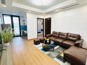 chính chủ bán căn hộ tại cầu giấy center point 53m2, 2 ngủ ban công tây bắc, full đồ, sổ đỏ