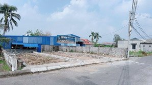 lô đất vuông vắn, sạch sẽ, nằm trên mặt đường trục thôn rộng 6m, đường thông oto đỗ cửa thoải mái