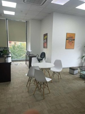 cho thuê văn phòng 125m2, đã chia 4 phòng riêng biệt, giá 25tr/ tháng, có thượng lượng.