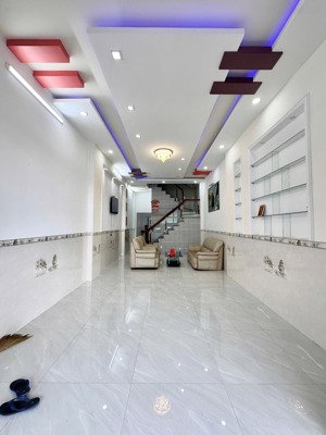 cho thuê nhà lầu 4pn có nội thất oto đậu trước nhà gần trường đh y dược tp cần thơ