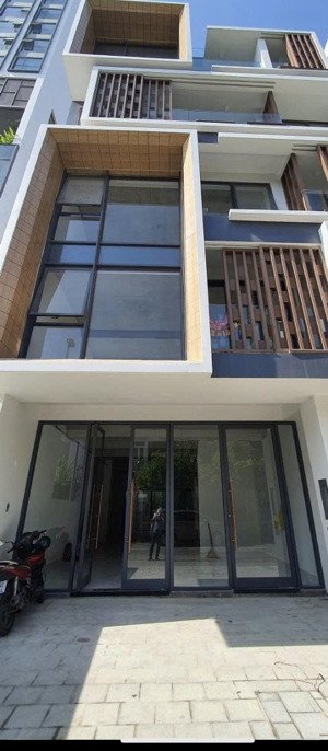 chủ cho thuê nhà phố gần đường võ trường toản, thảo điền 6x24m 5 tầng có thang máy, máy lạnh 190tr