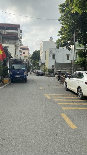 siêu phẩm phân lô gia thụy - nguyễn văn cừ - mặt tiền 6.5m - ô tô vào nhà - 60m2 - giá chỉ 12.5 tỷ.