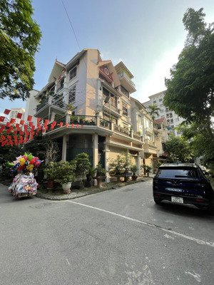 giá ngon! 39 tỷ hơn,bán biệt thự phố trần bình, cầu giấy-150m2- lô góc-2 mặt tiền-vỉa hè-ô tô tránh