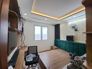 nhà 5 tầng quận 4 hẻm ba gác dt 4x11m giá 6,1 tỷ.