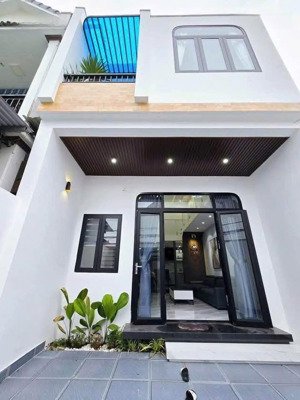 tôi cần bán nhà 83m2/3tỷ350 bạch đằng p14 bình thạnh. gần chợ bà chiểu 300m, đang cho thuê 19tr/th