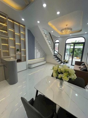 nhà đẹp thủ dầu một, dt 80m2, ô tô ngủ nhà, hẻm thông, nhỉnh 3 tỷ đồng