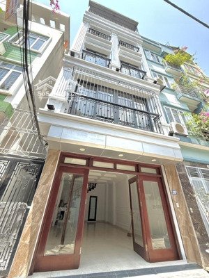 nhà gần hồ bồ đề - gara oto- oto tránh. dt:47m2,mt:4.5m. 5 tầng. giá:13 tỷ còn thương lượng.