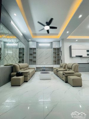 bán nhà phố chùa vua. tháng máy 65m-7 ngủ khép kín-sân bạn công cafe-2 thoáng vĩnh viễn.giá 13.9 tỷ