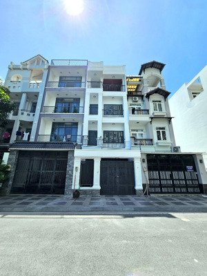 bán nhà phố khu homyland riverside,dt đất 100m2 ngang 5,1 trệt 3 lầu,giá 17 tỷ tl,lh 