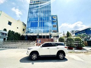 siêu vị trí mt phạm văn đồng, tp. thủ đức. dt: 20x40m. xd: 1 h + 12 tầng - 400 triệu - 75 tỷ