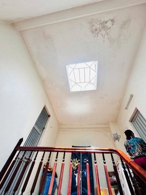 mặt phố phạm văn đồng-bắc từ liêm 67m*4 tầng,mt 5m,oto dừng đỗ,vỉa hè đá bóng,kinh doanh sầm uất