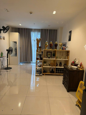 bán nhanh căn sky center phổ quang. căn 1pn 42m2 diện tích lớn. giá chỉ 2.5 tỷ rẻ nhất thị trường