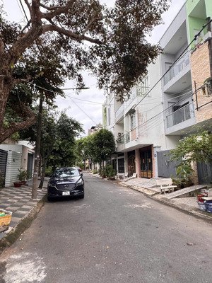 cho thuê nhà lầu đẹp diện tích rộng có sân đậu oto lộ giới 8m nhà gần trường đh cần thơ