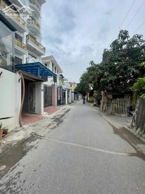 BÁN ĐẤT NGÕ THÔNG Ô TO VÀO Bát Khối 52 M2 X 8.45 tỷ Long Biên.