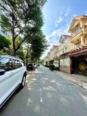ngộp ban.k, 3 tầng, 120m2, ngang 8m, hẻm 10m khu phân lô quân đội, đối diện công viên, ngay emart