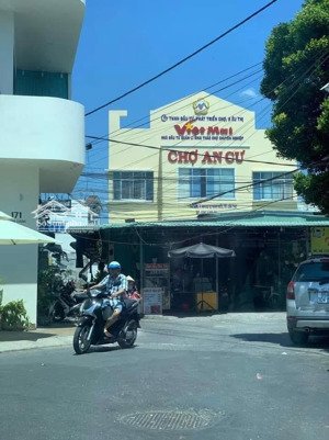 bán nhà đối diện chợ an cư thuận tiện kinh doanh , lộ ô tô thông thoáng