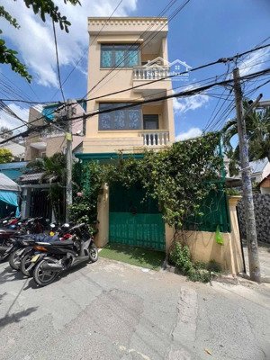 4,6 tỷ cho căn nhà 3 tầng dưới hình, nhà thật giá thật không tốn thêm đồng nào, tại btt q2