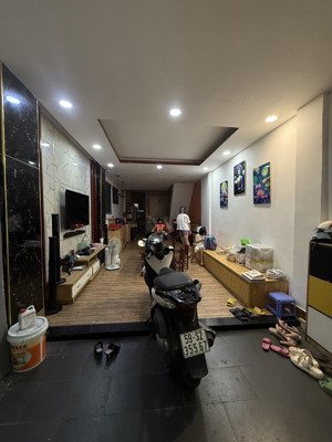bán nhà hẻm 1 trục, sát mặt tiền đường bạch đằng, 60m2 (3.8x16m) 3 tầng 4 phòng ngủ, chỉ 8.5 tỷ tl