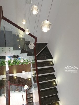 nhà mẫu đẹp nhất khu lovera. trước mặt là hồ bơi và phòng gym