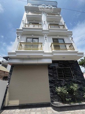 mặt đường thông ô tô - nhà mới đẹp - thang máy - kinh doanh - vĩnh quỳnh. khu vực sầm uất, tiện ích