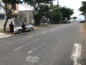giảm sốc ngay 1 tỷ - cần bán gấp lô góc đường vũ ngọc nhạ, vị trí cách biển 300m - lh 