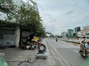 nhà mặt tiền đường phạm văn đồng, p.3, gò vấp, ngang 15m, dt khủng 192m, giá 35 tỷ.