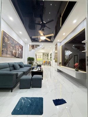 lương sử c - nhà đẹp ở ngay - diện tích rộng - mặt ngõ thoáng - gần oto tránh diện tích: 40m