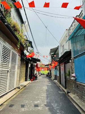 bán nhà hxh thông, 5x11. cn: 50m2. 2 tầng. giá 3,8 tỷ.