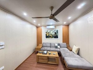 bán nhà phố cửa nam - vị trí đắc địa 3 phòng ngủ. - ở hoặc kinh doanh - sổ đỏ lâu dài .