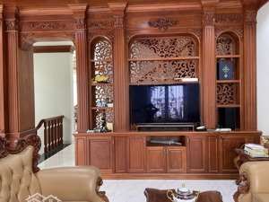 cần bán biệt thự đường số 8 khu cityland garden emart, dt: 9 x 20m. hoàn thiện gỗ đỏ