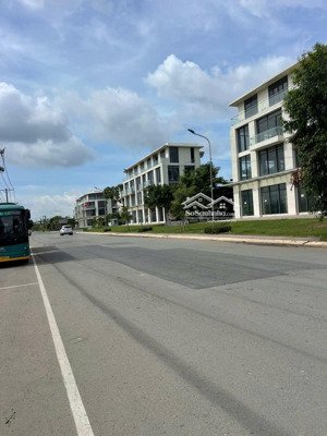 bán nhanh đất nền view công viên khu dân cư xuất nhập khẩu hạ tầng đẹp thông thoáng giá 61 tr/m