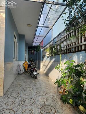 Bán nhà MT Tân Xuân-Trung Chánh 1 , Hóc Môn 4Tx 124 m2 . Giá chỉ 7.3 tỷ (TL)