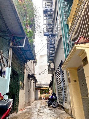 bán nhà nguyễn ngọc vũ, góc 3 thoáng, 42/48m2 t2, mt 6,2m, giá 10,2 tỷ thương lượng