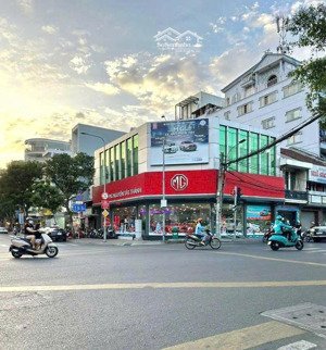 bán nhà vị trí vàng mặt tiền nguyễn văn trỗi - dt: 16x35m - ctxd: 2 hầm + 15 lầu - giá bán: 150 tỷ