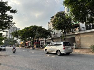 bán nhà đẹp mặt phố phúc lợi rất tiềm năng 80m2 mặt tiền 7m kinh doanh làm văn phòng rất đẹp