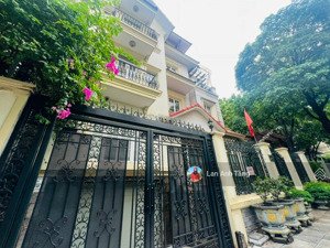 lô góc - biệt thự vip 300m - mt 20m - sân vườn - tầng hầm - full nội thất đẳng cấp.