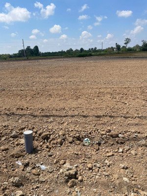 đất nền ngay ubnd xã tân trung, tp gò công, tiền giang. cách ubnd chưa tới 1km. 180m2/630tr. shr