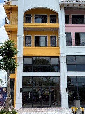 shophouse 5 tầng-hướng đông-giá 26,6 tỷ-sun symphony-ngang 6m-đường15m-tặng 2 cây vàng-mặt tiền đẹp