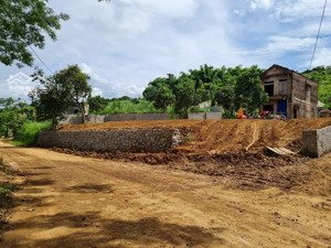 bán đất tại cao phong, hòa bình. dt 3100m2, có 400m2 đất ở. vị trí siêu đẹp