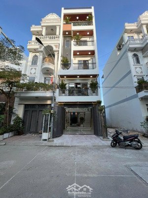 bán nhà phố hiện đại 3 lầu thạnh xuân 25 q12, 4.5 x 14m2 có thang máy, sân thượng