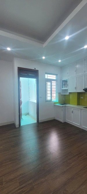 cho thuê căn hộ ccmn tây sơn thông thái hà. 2 ngủ 1 kh 1 wc, đặc biệt có gác xép ở được đông người