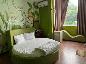 cho thuê khách sạn có 25 phòng, mặt tiền đường nằm khu phố hàn giá chỉ 80 triệu/tháng